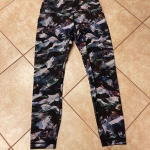 Lululemon 3/4 length leggings size 8